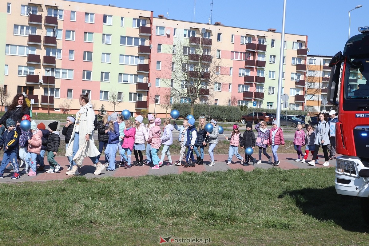 Niebieski Dzień dla autyzmu w Ostrołęce [02.04.2025] - zdjęcie #36 - eOstroleka.pl
