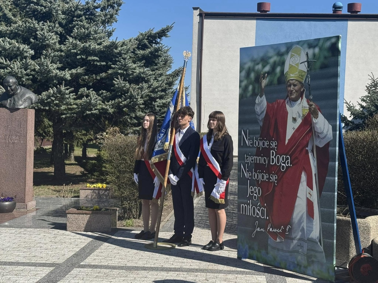 Ostrołęka uczciła pamięć Jana Pawła II w 20. rocznicę śmierci [02.04.2025]] - zdjęcie #6 - eOstroleka.pl