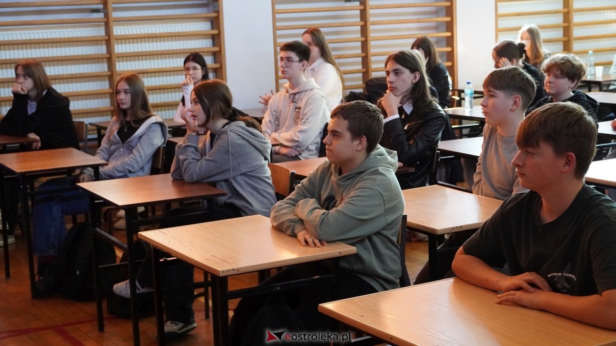 Konkurs wiedzy humanistycznej Kulturalny przekładaniec w II LO [03.04.2025] - zdjęcie #55 - eOstroleka.pl