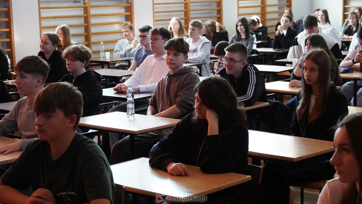 Konkurs wiedzy humanistycznej Kulturalny przekładaniec w II LO [03.04.2025] - zdjęcie #52 - eOstroleka.pl