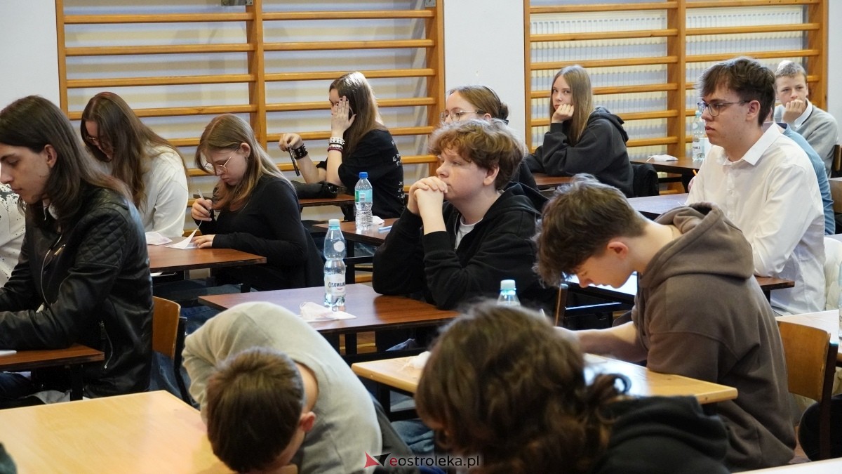 Konkurs wiedzy humanistycznej Kulturalny przekładaniec w II LO [03.04.2025] - zdjęcie #43 - eOstroleka.pl
