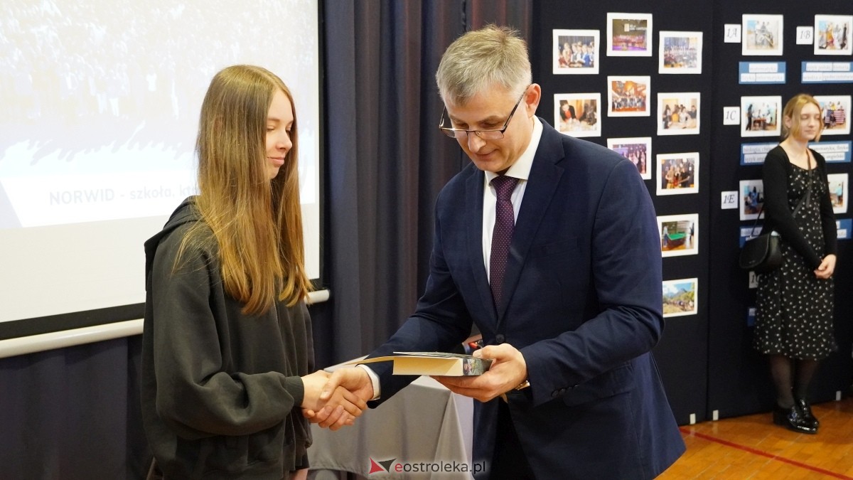 Konkurs wiedzy humanistycznej Kulturalny przekładaniec w II LO [03.04.2025] - zdjęcie #34 - eOstroleka.pl