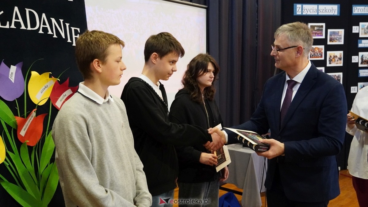 Konkurs wiedzy humanistycznej Kulturalny przekładaniec w II LO [03.04.2025] - zdjęcie #30 - eOstroleka.pl