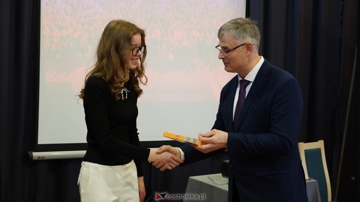 Konkurs wiedzy humanistycznej Kulturalny przekładaniec w II LO [03.04.2025] - zdjęcie #21 - eOstroleka.pl