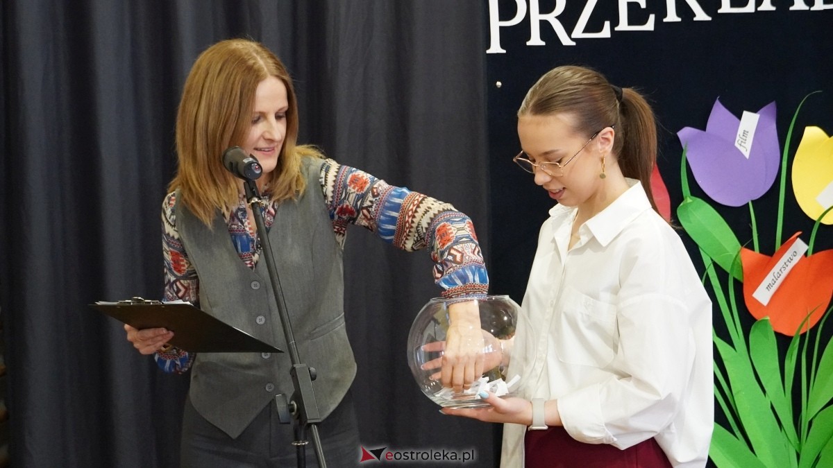 Konkurs wiedzy humanistycznej Kulturalny przekładaniec w II LO [03.04.2025] - zdjęcie #20 - eOstroleka.pl