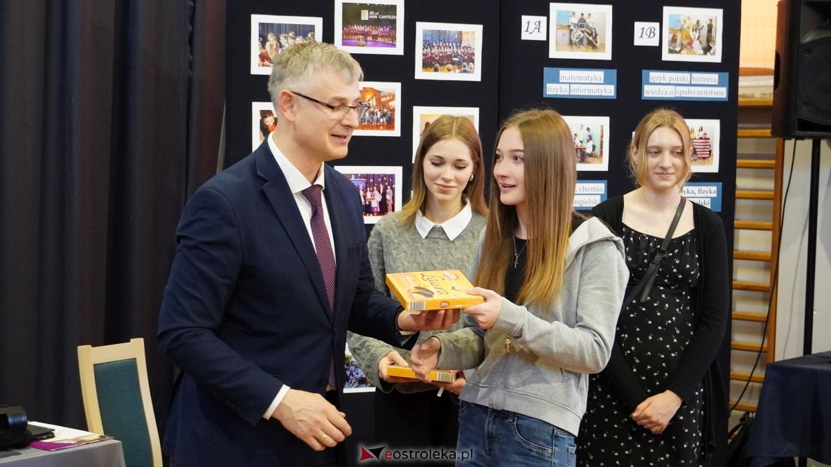 Konkurs wiedzy humanistycznej Kulturalny przekładaniec w II LO [03.04.2025] - zdjęcie #18 - eOstroleka.pl