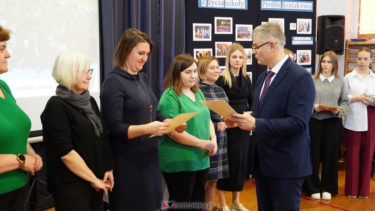 Konkurs wiedzy humanistycznej Kulturalny przekładaniec w II LO [03.04.2025] - zdjęcie #15 - eOstroleka.pl