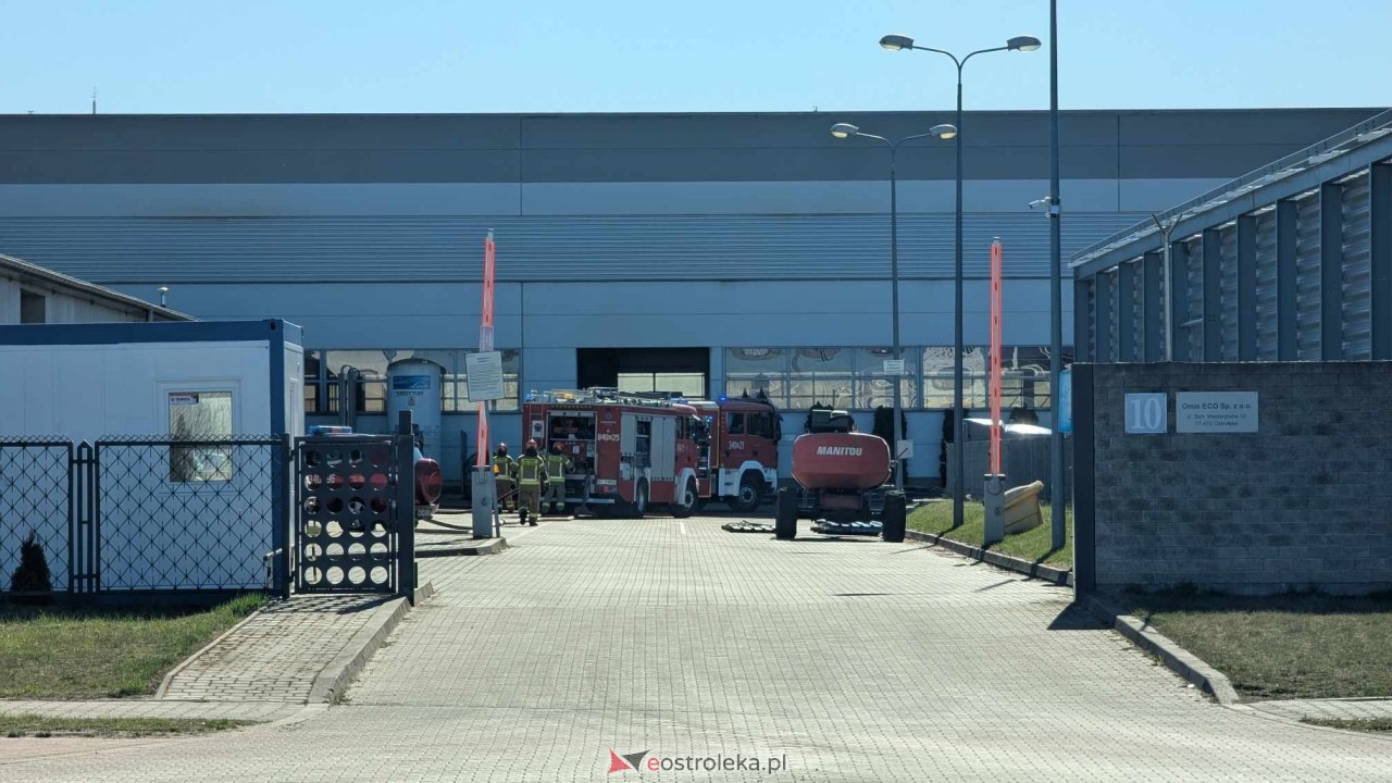 Pożar przy ulicy Bohaterów Westerplatte w Ostrołęce [04.04.2025] - zdjęcie #6 - eOstroleka.pl