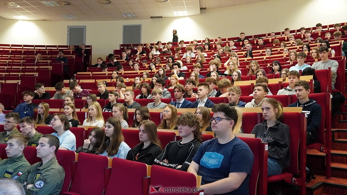 Otwarty wykład dla młodzieży w Wyższej Szkole Administracji Publicznej w Ostrołęce [04.04.2025] - zdjęcie #28 - eOstroleka.pl