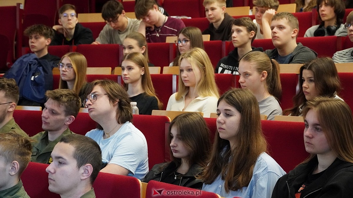 Otwarty wykład dla młodzieży w Wyższej Szkole Administracji Publicznej w Ostrołęce [04.04.2025] - zdjęcie #26 - eOstroleka.pl