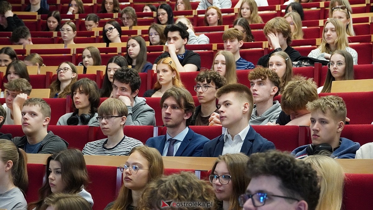 Otwarty wykład dla młodzieży w Wyższej Szkole Administracji Publicznej w Ostrołęce [04.04.2025] - zdjęcie #25 - eOstroleka.pl