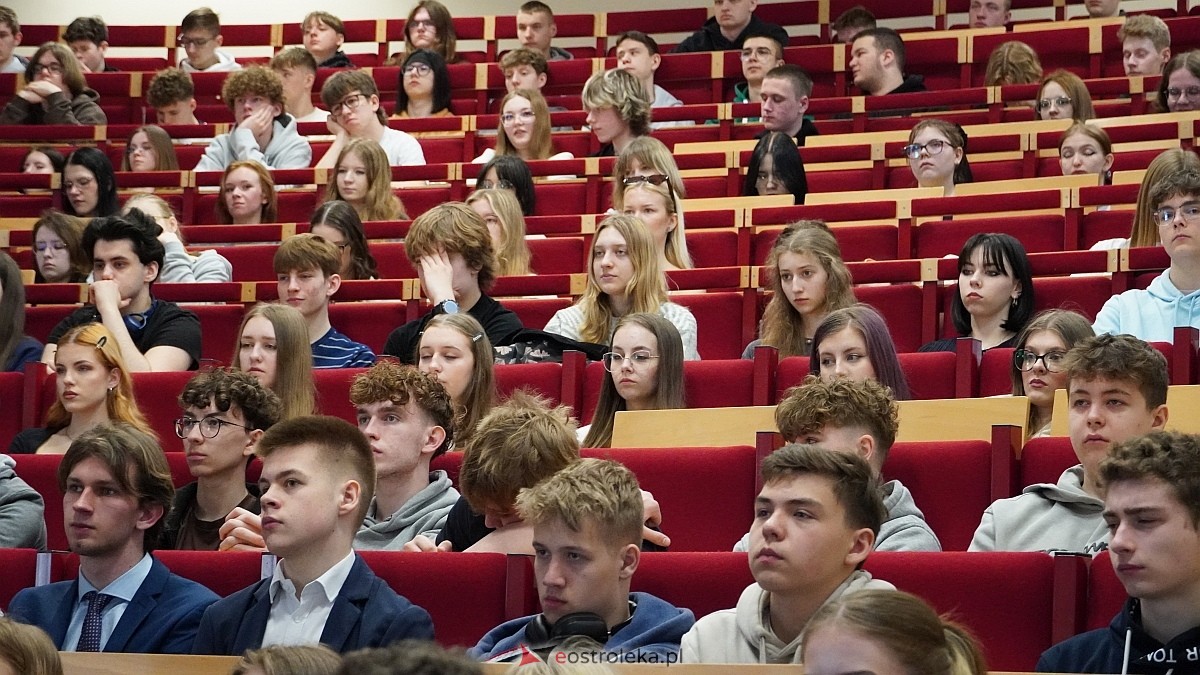 Otwarty wykład dla młodzieży w Wyższej Szkole Administracji Publicznej w Ostrołęce [04.04.2025] - zdjęcie #24 - eOstroleka.pl