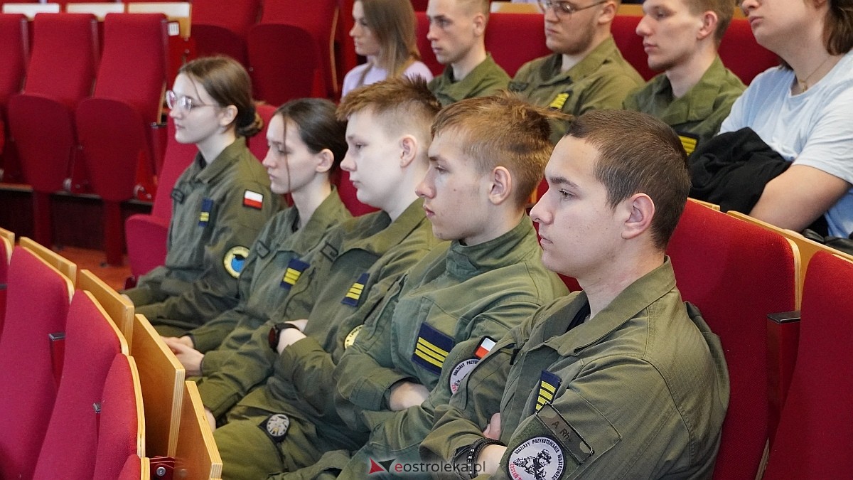 Otwarty wykład dla młodzieży w Wyższej Szkole Administracji Publicznej w Ostrołęce [04.04.2025] - zdjęcie #21 - eOstroleka.pl