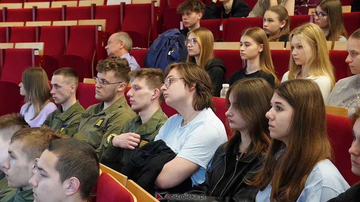Otwarty wykład dla młodzieży w Wyższej Szkole Administracji Publicznej w Ostrołęce [04.04.2025] - zdjęcie #20 - eOstroleka.pl