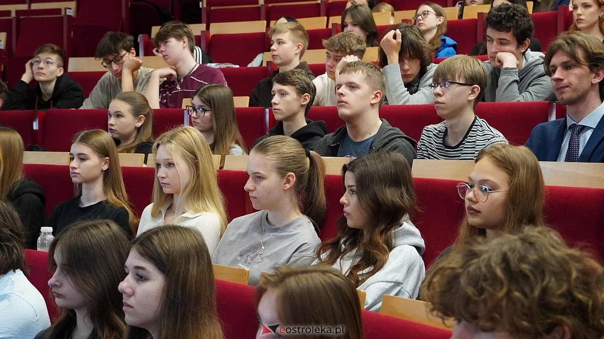 Otwarty wykład dla młodzieży w Wyższej Szkole Administracji Publicznej w Ostrołęce [04.04.2025] - zdjęcie #19 - eOstroleka.pl