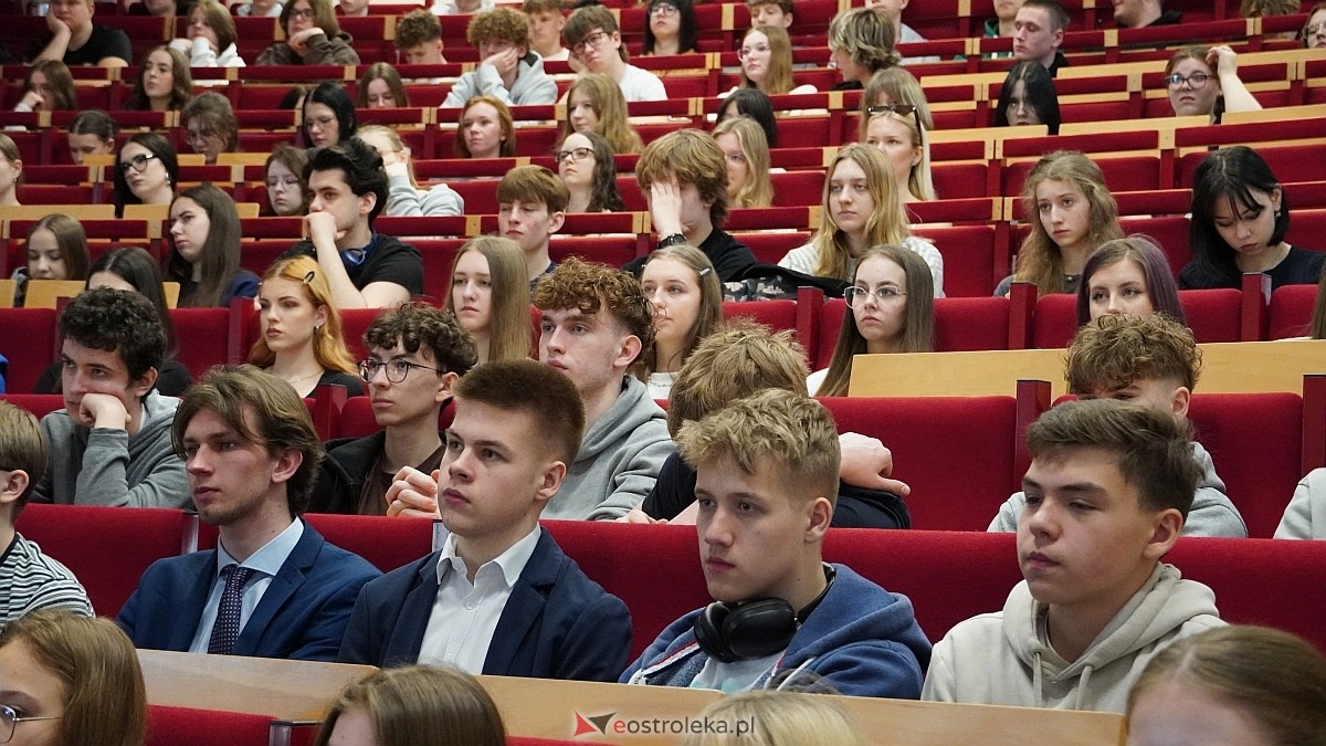 Otwarty wykład dla młodzieży w Wyższej Szkole Administracji Publicznej w Ostrołęce [04.04.2025] - zdjęcie #18 - eOstroleka.pl