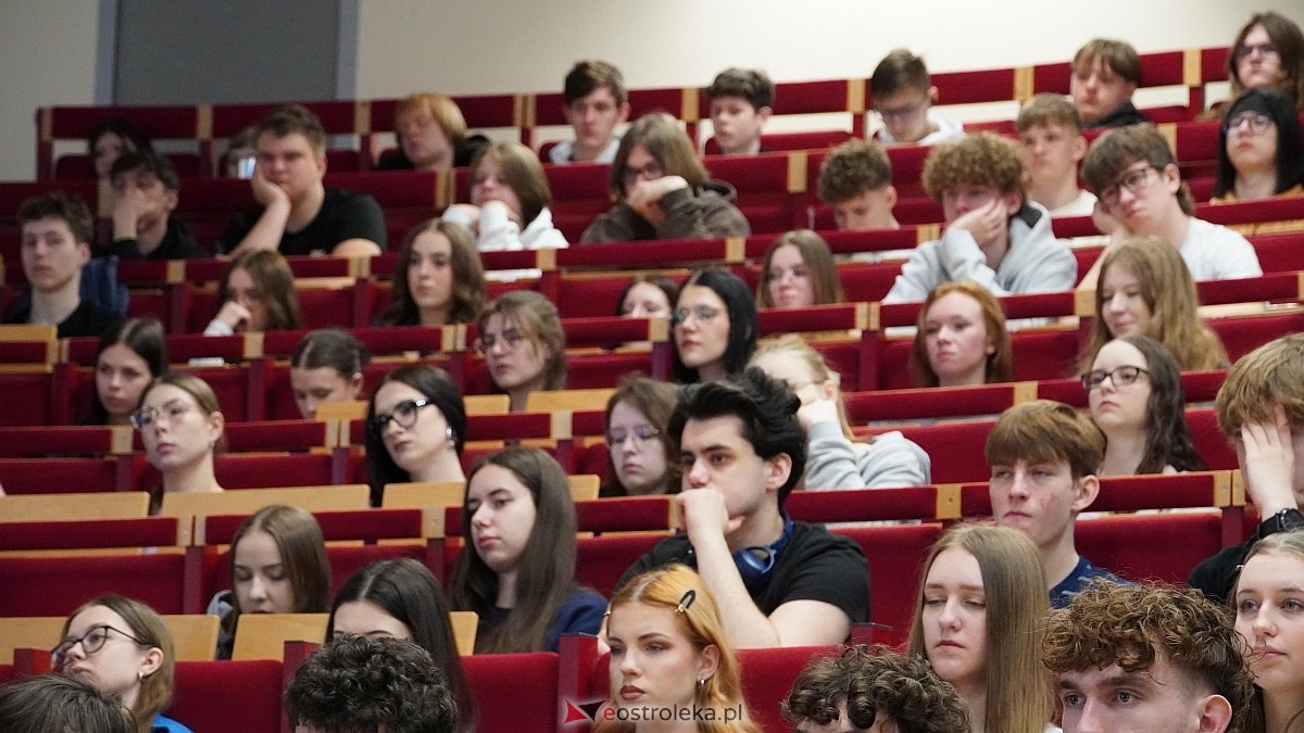 Otwarty wykład dla młodzieży w Wyższej Szkole Administracji Publicznej w Ostrołęce [04.04.2025] - zdjęcie #16 - eOstroleka.pl
