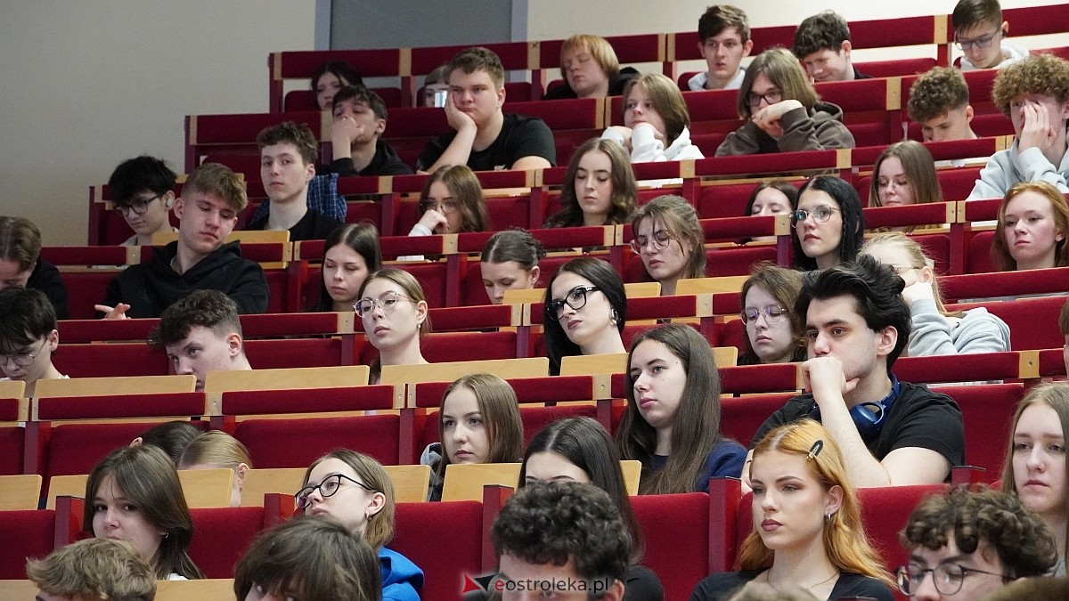 Otwarty wykład dla młodzieży w Wyższej Szkole Administracji Publicznej w Ostrołęce [04.04.2025] - zdjęcie #15 - eOstroleka.pl