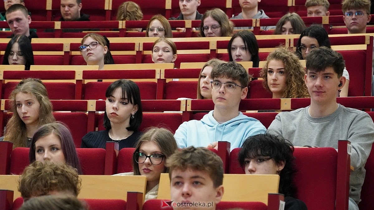 Otwarty wykład dla młodzieży w Wyższej Szkole Administracji Publicznej w Ostrołęce [04.04.2025] - zdjęcie #14 - eOstroleka.pl