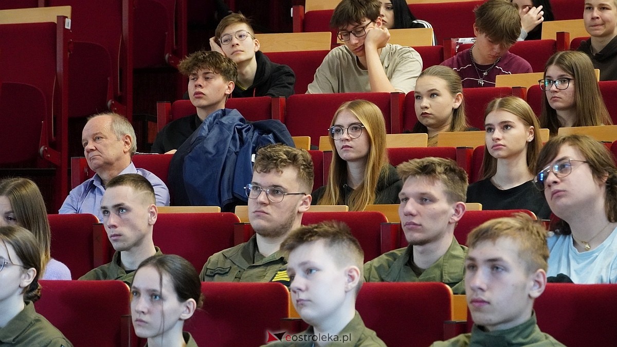 Otwarty wykład dla młodzieży w Wyższej Szkole Administracji Publicznej w Ostrołęce [04.04.2025] - zdjęcie #10 - eOstroleka.pl