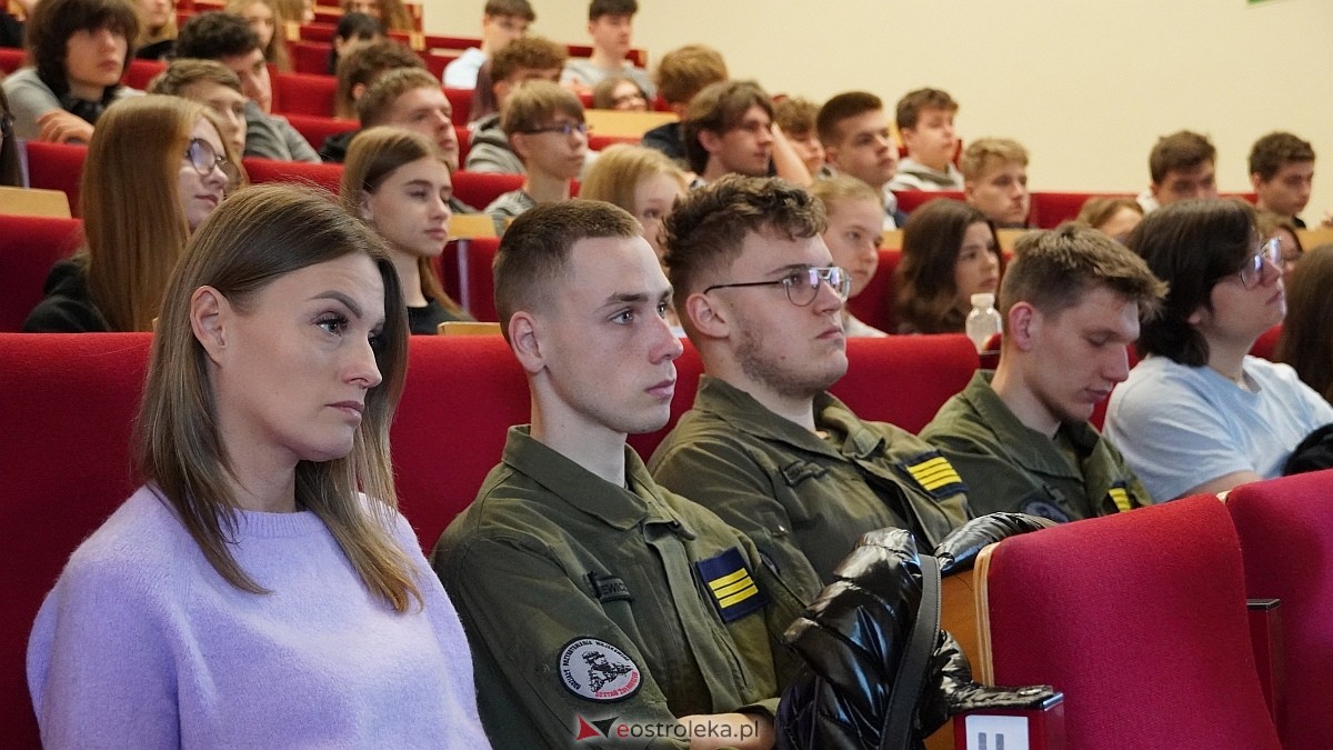 Otwarty wykład dla młodzieży w Wyższej Szkole Administracji Publicznej w Ostrołęce [04.04.2025] - zdjęcie #6 - eOstroleka.pl