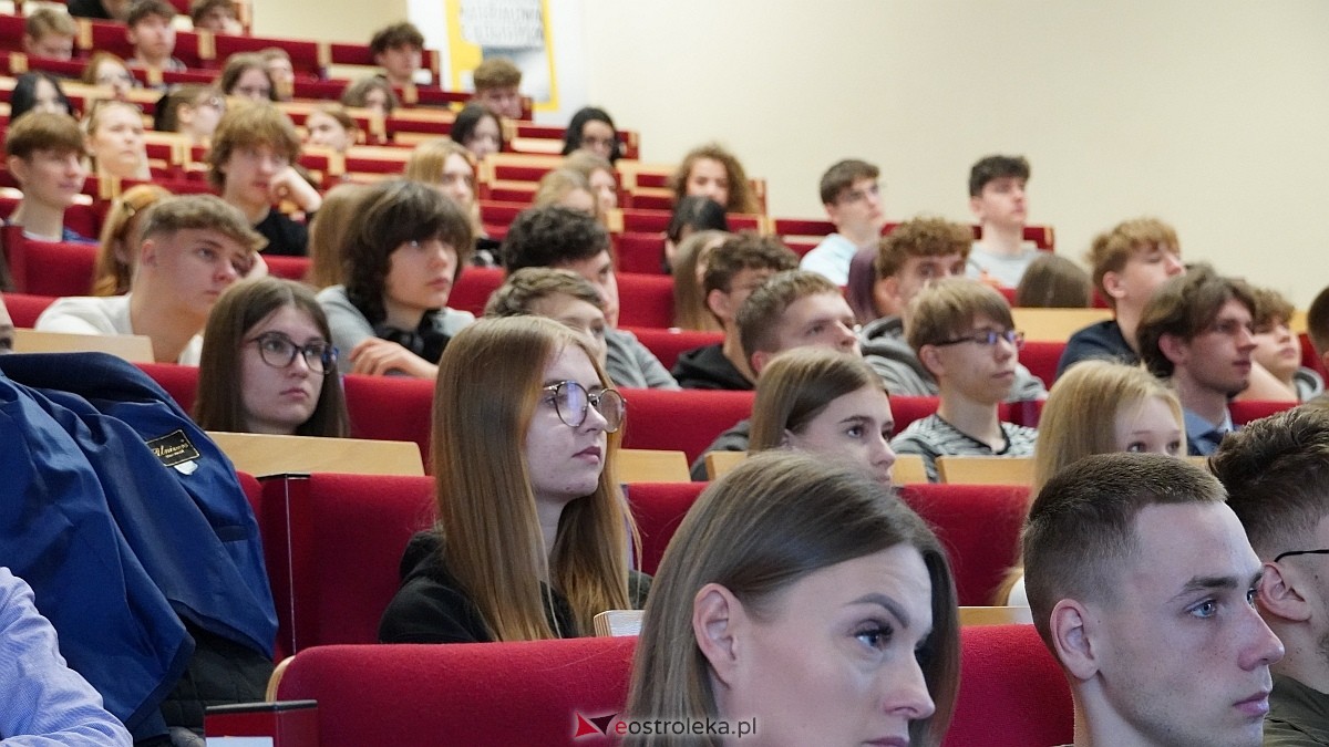 Otwarty wykład dla młodzieży w Wyższej Szkole Administracji Publicznej w Ostrołęce [04.04.2025] - zdjęcie #5 - eOstroleka.pl