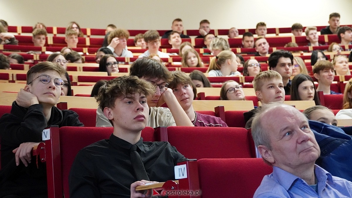 Otwarty wykład dla młodzieży w Wyższej Szkole Administracji Publicznej w Ostrołęce [04.04.2025] - zdjęcie #4 - eOstroleka.pl