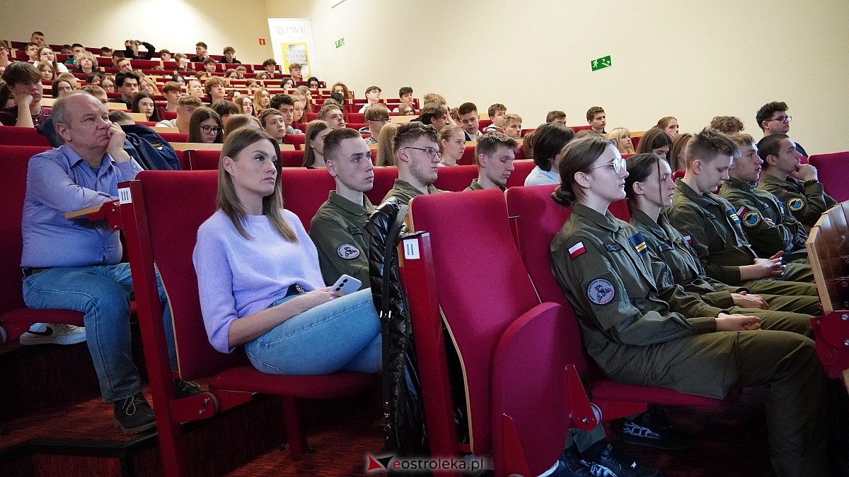 Otwarty wykład dla młodzieży w Wyższej Szkole Administracji Publicznej w Ostrołęce [04.04.2025] - zdjęcie #1 - eOstroleka.pl