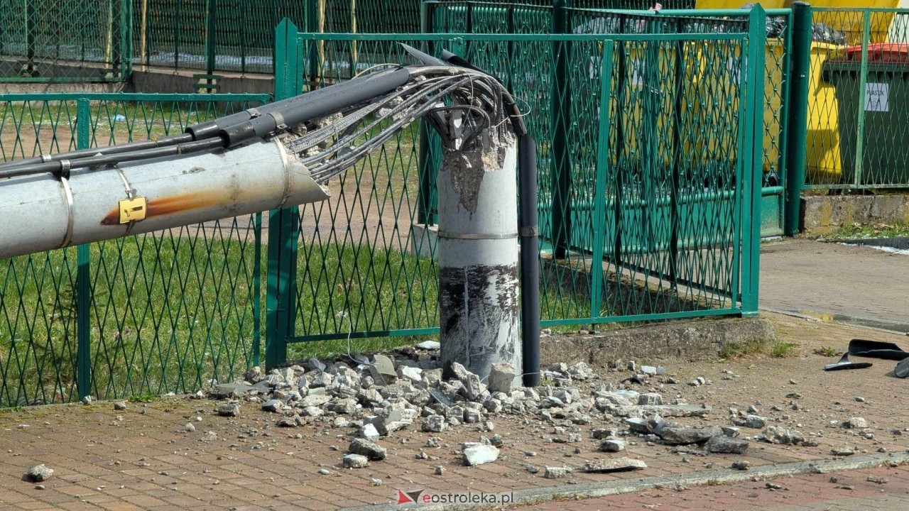 Powalone drzewo na Alei Wojska Polskiego [05.04.2025] - zdjęcie #53 - eOstroleka.pl
