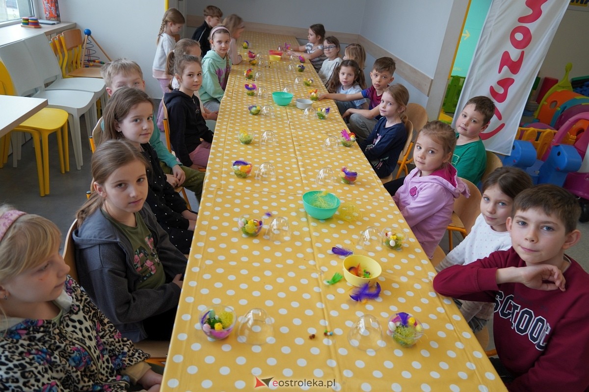 Warsztaty wielkanocne dla najmłodszych w Ostrołęce [05.04.2025] - zdjęcie #43 - eOstroleka.pl