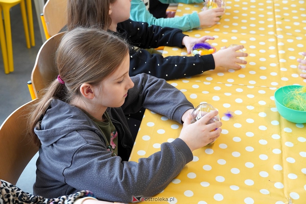 Warsztaty wielkanocne dla najmłodszych w Ostrołęce [05.04.2025] - zdjęcie #41 - eOstroleka.pl