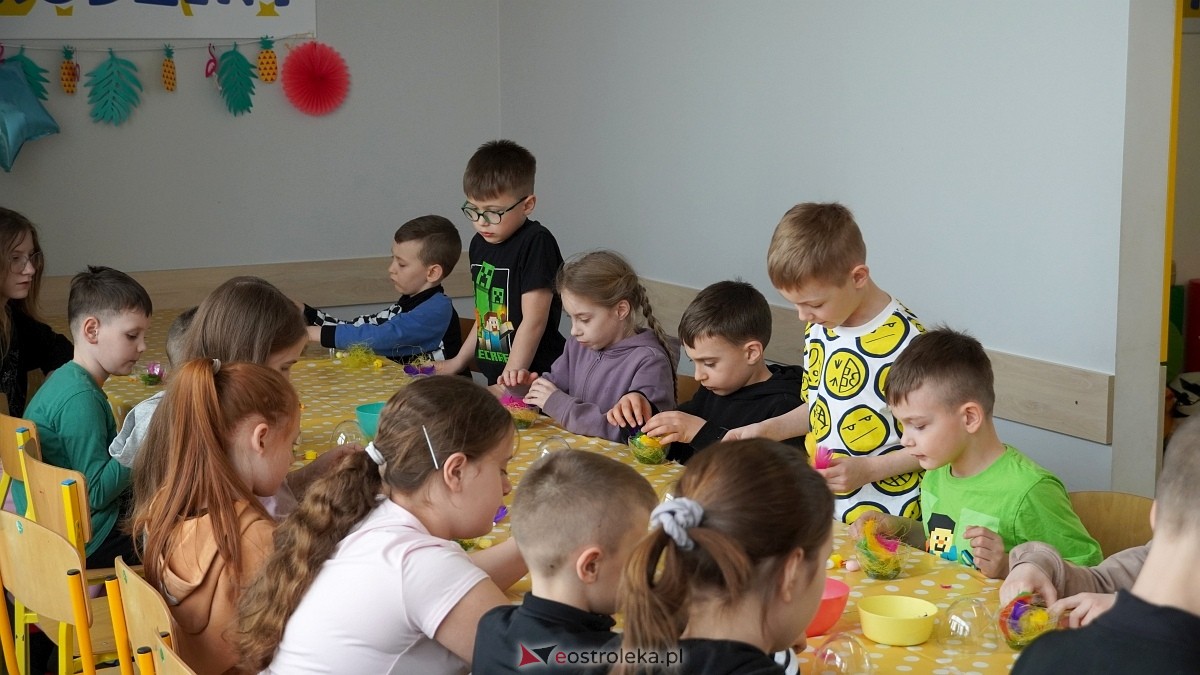 Warsztaty wielkanocne dla najmłodszych w Ostrołęce [05.04.2025] - zdjęcie #11 - eOstroleka.pl