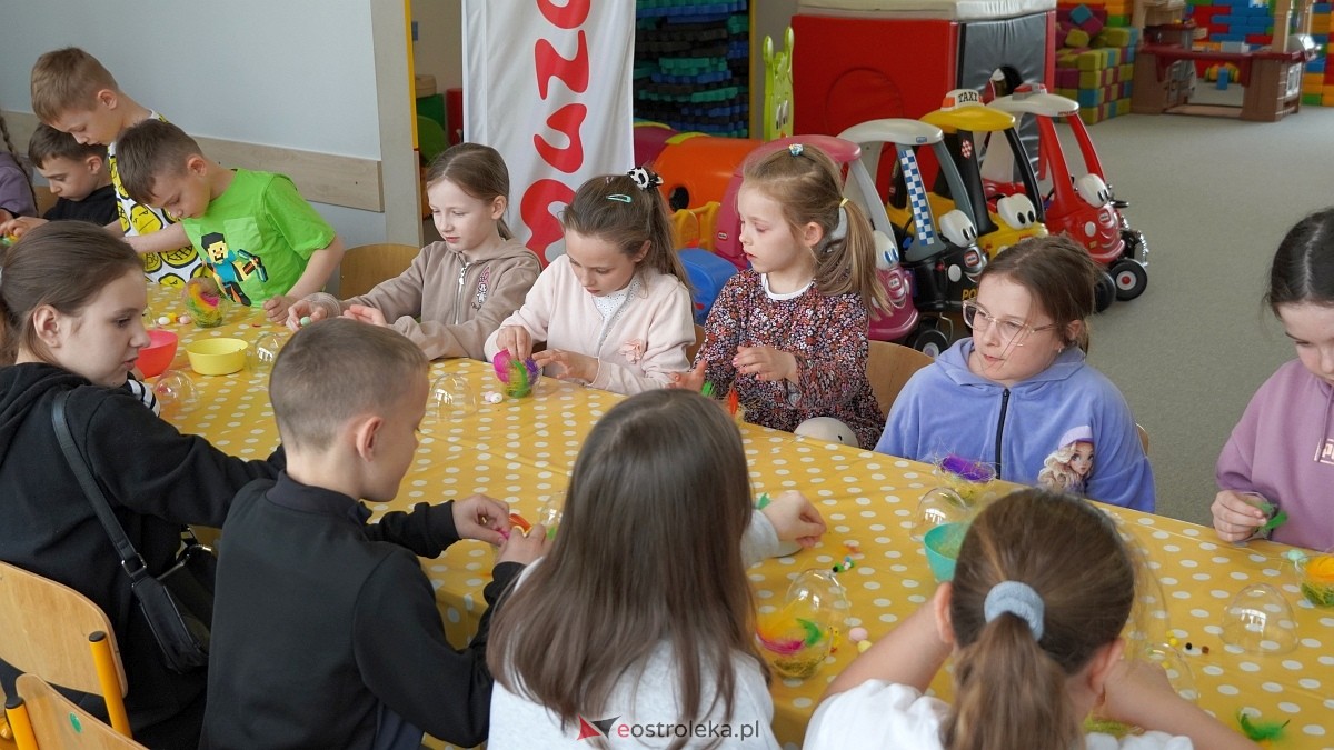 Warsztaty wielkanocne dla najmłodszych w Ostrołęce [05.04.2025] - zdjęcie #10 - eOstroleka.pl