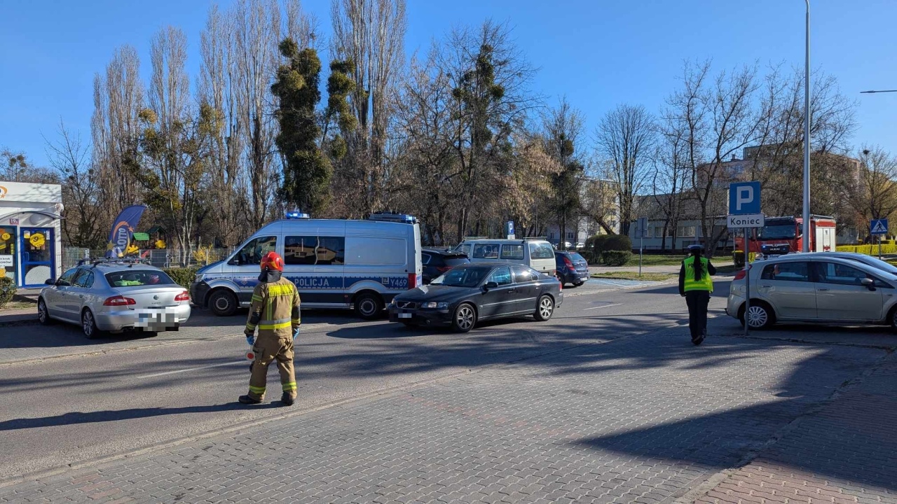 Wypadek przy Piłsudskiego [7.04.2025] - zdjęcie #4 - eOstroleka.pl