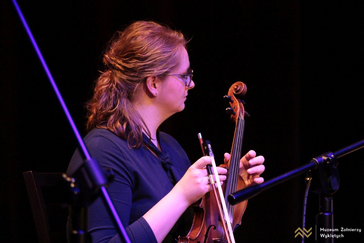 Koncert Kapeli Feadków w Muzeum Żołnierzy Wyklętych w Ostrołęce [05.04.2025] - zdjęcie #19 - eOstroleka.pl