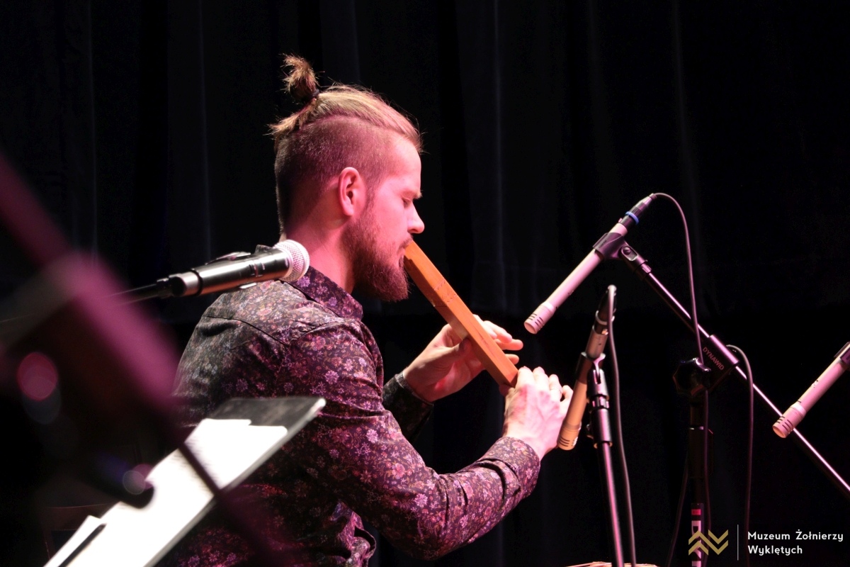 Koncert Kapeli Feadków w Muzeum Żołnierzy Wyklętych w Ostrołęce [05.04.2025] - zdjęcie #15 - eOstroleka.pl