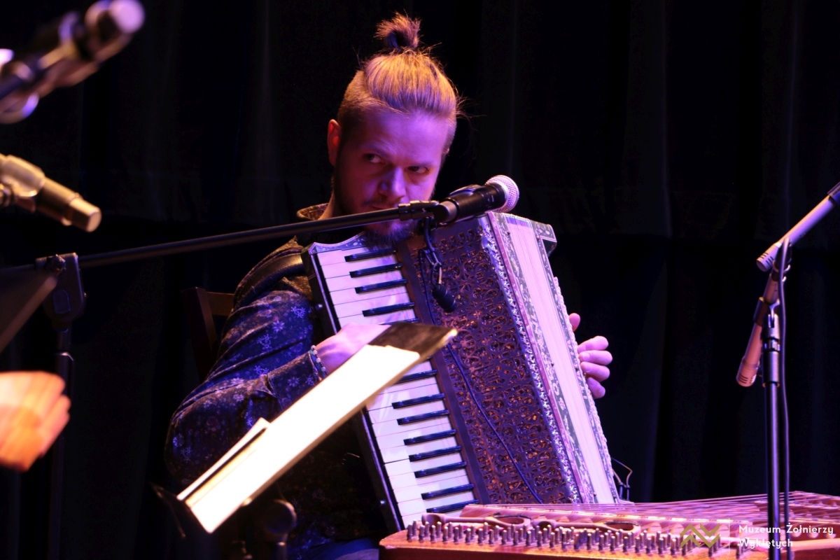 Koncert Kapeli Feadków w Muzeum Żołnierzy Wyklętych w Ostrołęce [05.04.2025] - zdjęcie #3 - eOstroleka.pl