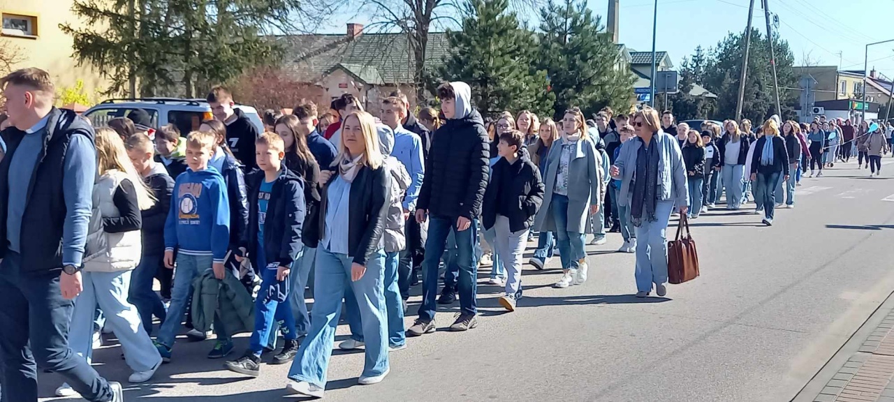 Obchody Światowego Dnia Świadomości Autyzmu w Baranowie [02.04.2025] - zdjęcie #37 - eOstroleka.pl