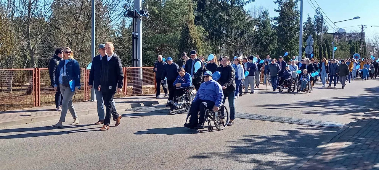 Obchody Światowego Dnia Świadomości Autyzmu w Baranowie [02.04.2025] - zdjęcie #33 - eOstroleka.pl