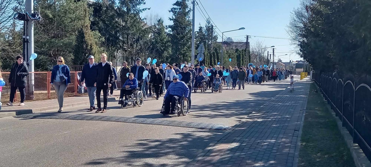 Obchody Światowego Dnia Świadomości Autyzmu w Baranowie [02.04.2025] - zdjęcie #22 - eOstroleka.pl