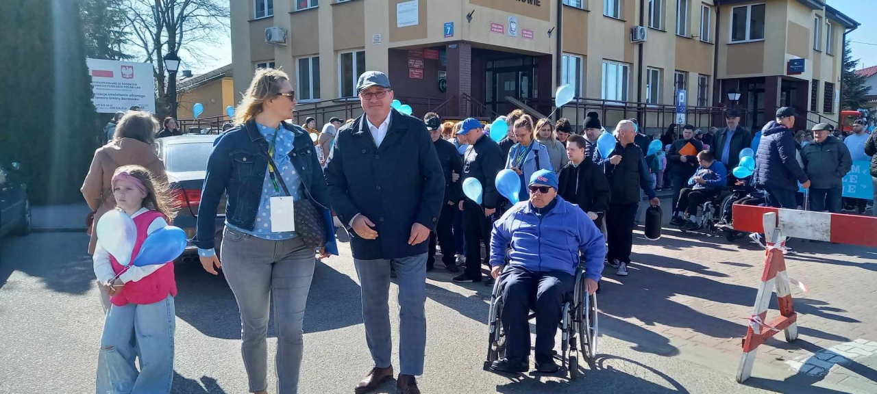 Obchody Światowego Dnia Świadomości Autyzmu w Baranowie [02.04.2025] - zdjęcie #16 - eOstroleka.pl