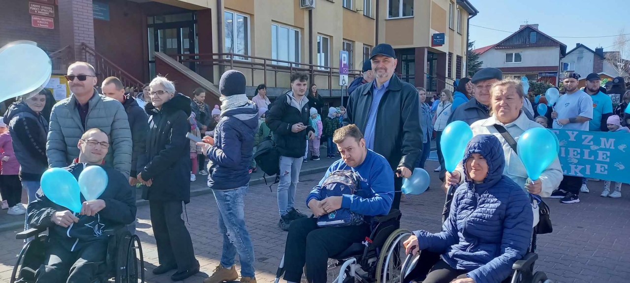 Obchody Światowego Dnia Świadomości Autyzmu w Baranowie [02.04.2025] - zdjęcie #15 - eOstroleka.pl