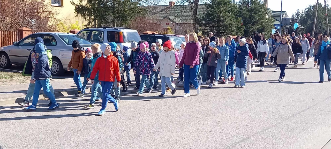 Obchody Światowego Dnia Świadomości Autyzmu w Baranowie [02.04.2025] - zdjęcie #13 - eOstroleka.pl