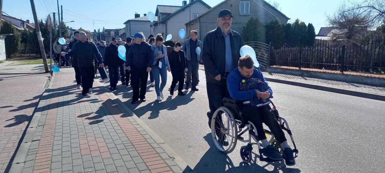 Obchody Światowego Dnia Świadomości Autyzmu w Baranowie [02.04.2025] - zdjęcie #12 - eOstroleka.pl