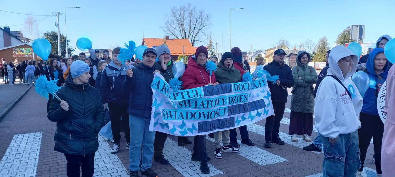 Obchody Światowego Dnia Świadomości Autyzmu w Baranowie [02.04.2025] - zdjęcie #3 - eOstroleka.pl