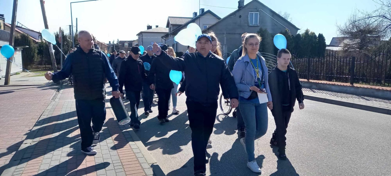 Obchody Światowego Dnia Świadomości Autyzmu w Baranowie [02.04.2025] - zdjęcie #2 - eOstroleka.pl