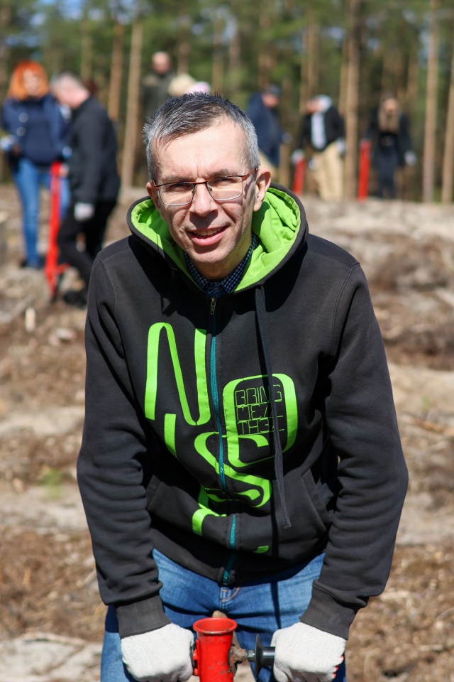 Akcja sadzenia drzew w leśnictwie Dąbrówka w gminie Lelis [08.04.2025] - zdjęcie #30 - eOstroleka.pl