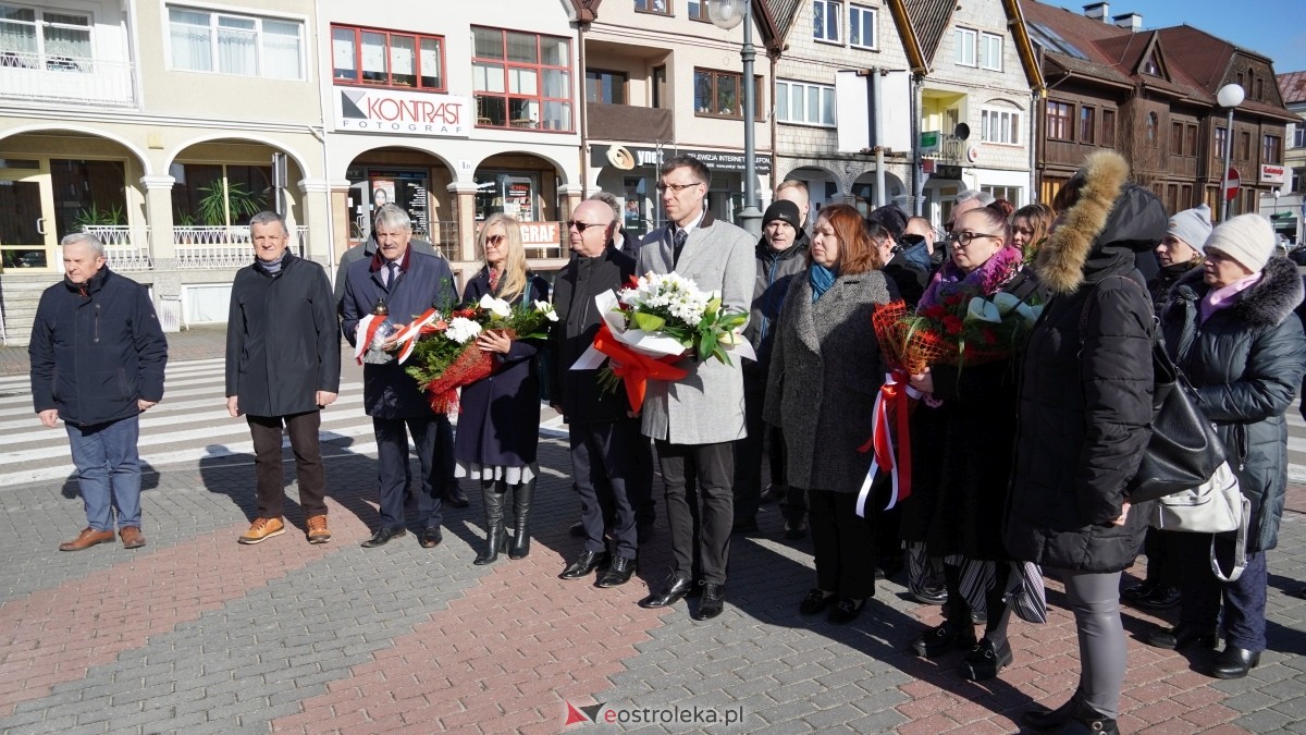 15. rocznica katastrofy smoleńskiej - mieszkańcy Ostrołęki w hołdzie ofiarom tragedii [10.04.2025] - zdjęcie #27 - eOstroleka.pl