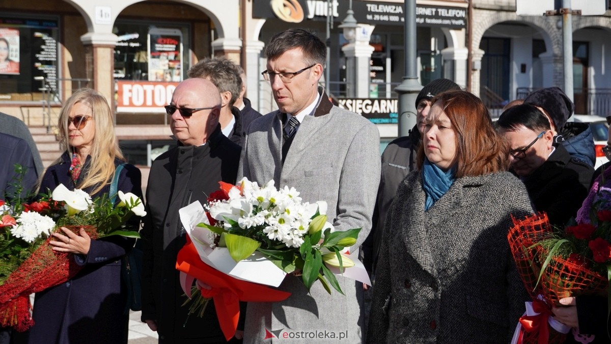 15. rocznica katastrofy smoleńskiej - mieszkańcy Ostrołęki w hołdzie ofiarom tragedii [10.04.2025] - zdjęcie #26 - eOstroleka.pl
