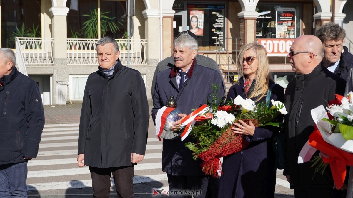 15. rocznica katastrofy smoleńskiej - mieszkańcy Ostrołęki w hołdzie ofiarom tragedii [10.04.2025] - zdjęcie #25 - eOstroleka.pl